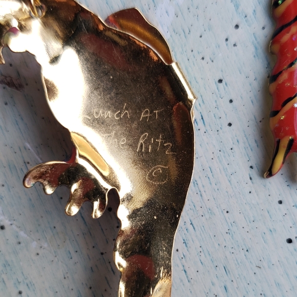 Lunch at the Ritz earrings - Picture 2 of 4